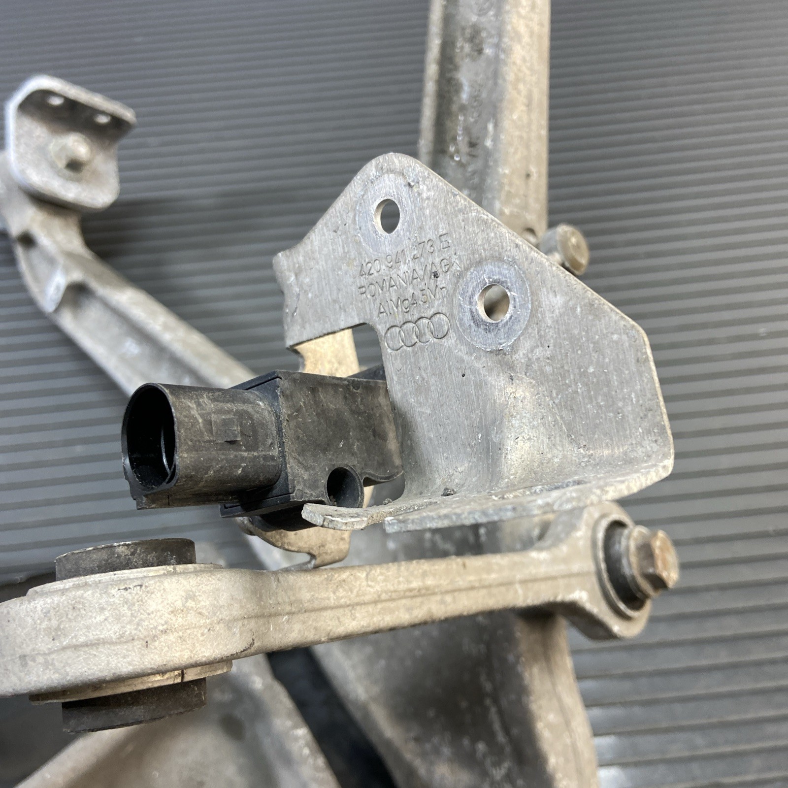 2010-2015 Audi R8 42 Spyder AWD Front Left Spindle Knuckle Hub 34k Miles OEM