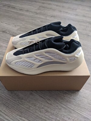 Men's Size 13.5 - Adidas Yeezy Boost 700 V3 Azael FW4980 