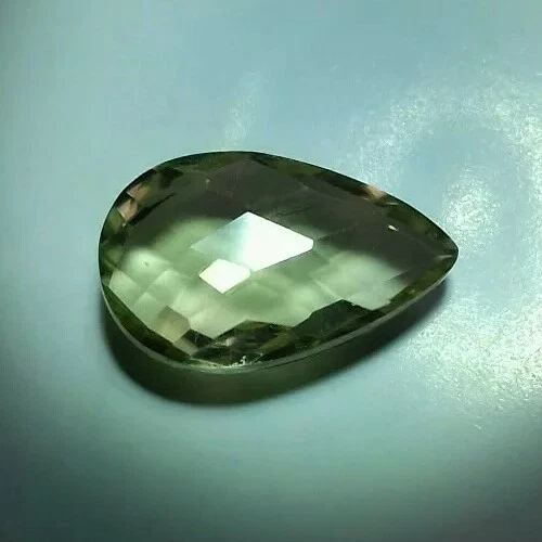 Turkish gemstone shop that changes colour