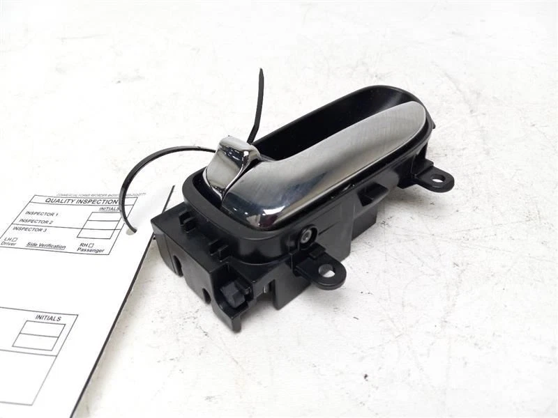 Manija de puerta interior trasera izquierda Nissan Rogue 2011-2014 OEM 47475  Foto 4 de 4