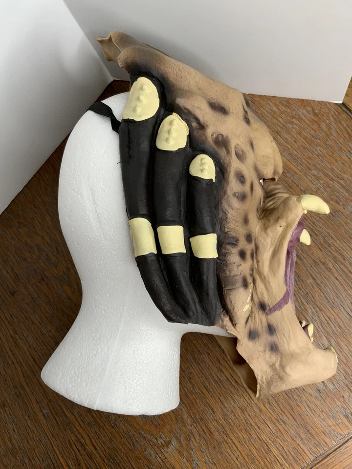 The PREDATOR Rubber Latex Full Face MASK Halloween Costume Adult Size - Image 2 of 4