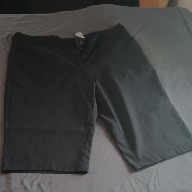 Callaway women's Black Solid Golf Shorts 14 Regular Button Closure