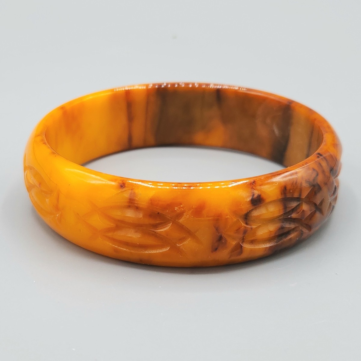 Carved Bakelite Butterscotch Brown Marble Bakelite Bangle Bracelet 8" TESTED View 4