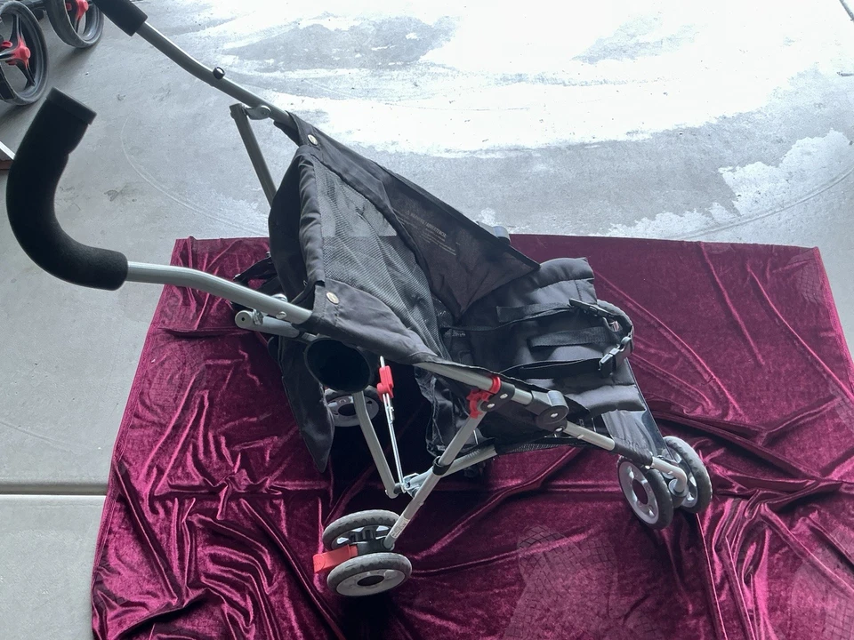 Paraguas Kolcraft Cloud unisex 9,5 lb. Cochecito, negro para niño/niño pequeño Foto 3 de 4