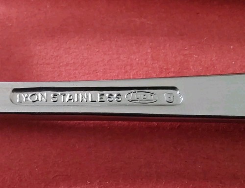 4 FORCHETTE DA PRANZO Lyon NEW CHARM inox 7 1/2" International Old Mark spedizione gratuita - Foto 8 di 11
