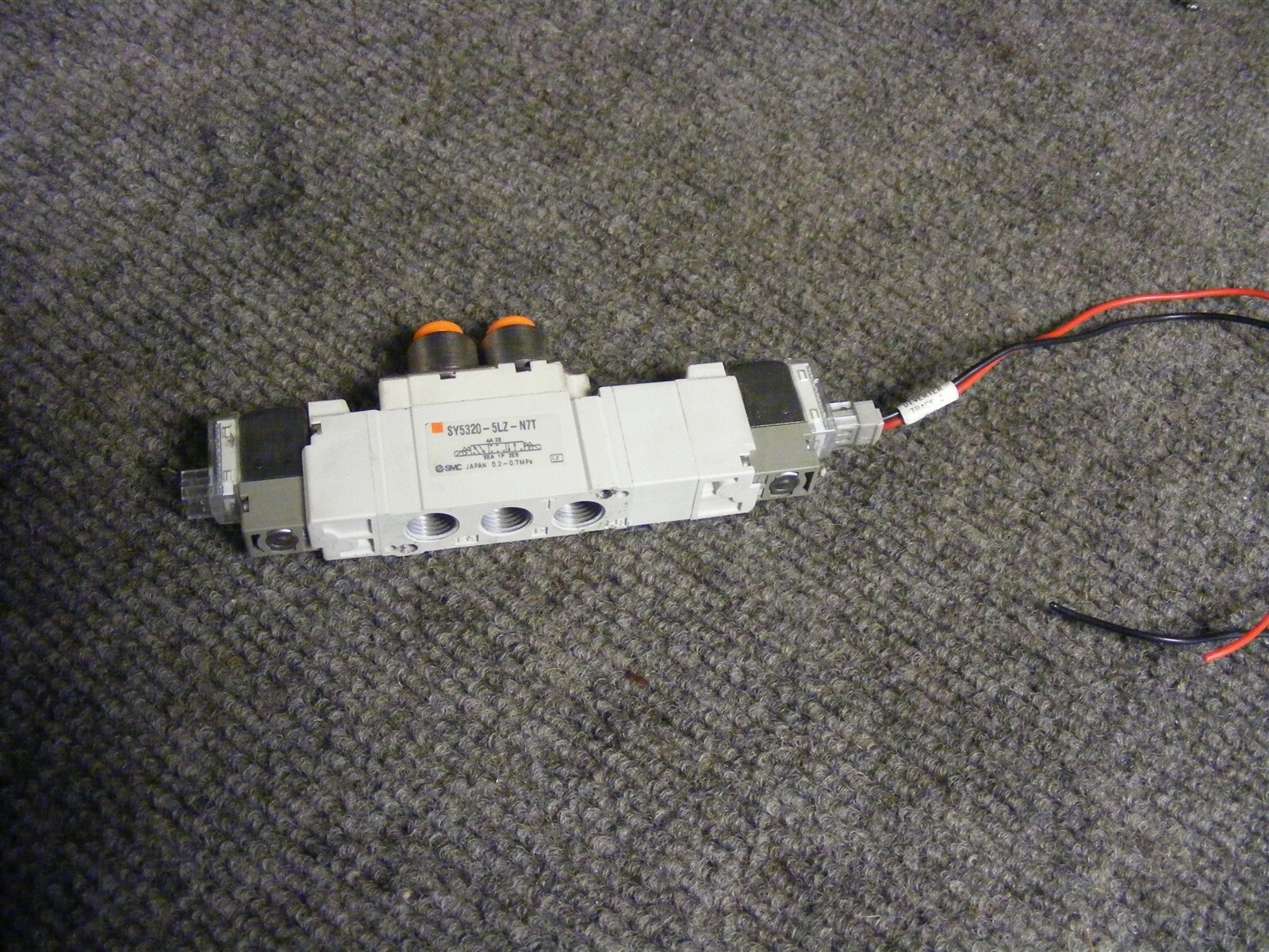 SMC Duel Solenoid Valve 5-Port Cat. No. SY5320-5LZ-N7T 5000 Series 24VDC