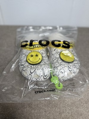 Crocs Smiley World  White Yellow Clogs Juniors Size 4 New with Tags