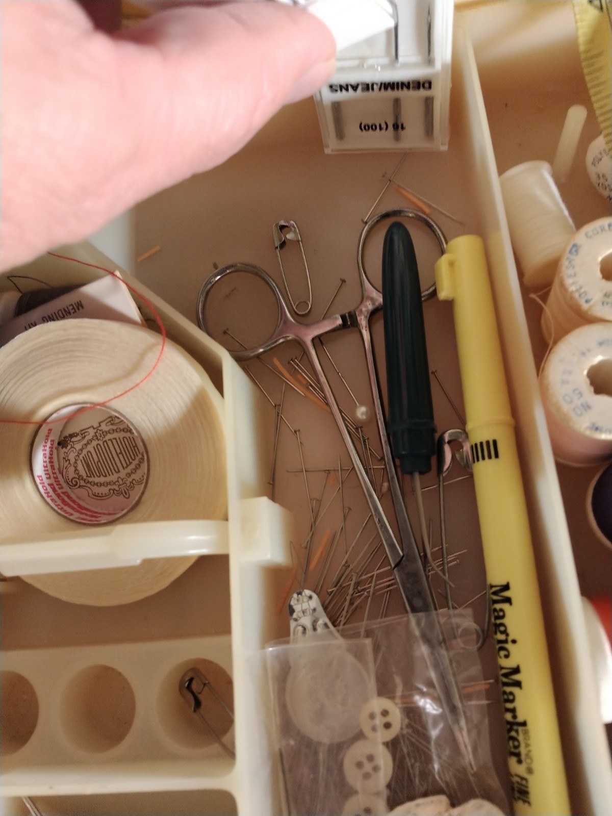 Wilson Wil-Hold  Lg. 14" x 9 x 8.5 "Sewing Box USA With 2 Trays & Accessories