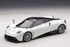 AUTOart Pagani Huayra White AUTOart Signature DIECAST 1:18 78267
