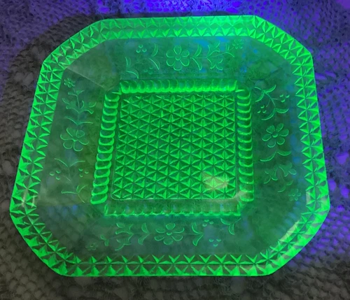 🏺Antique Uranium Green Depression Glass Berry Bowl By Adam’s & Co 10” x 10”