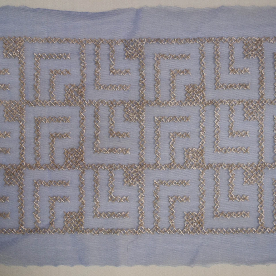 Tissu dentelle de luxe 16 cm de large bleu et ancien tulle brodé doré By theYd - Photo 2/4