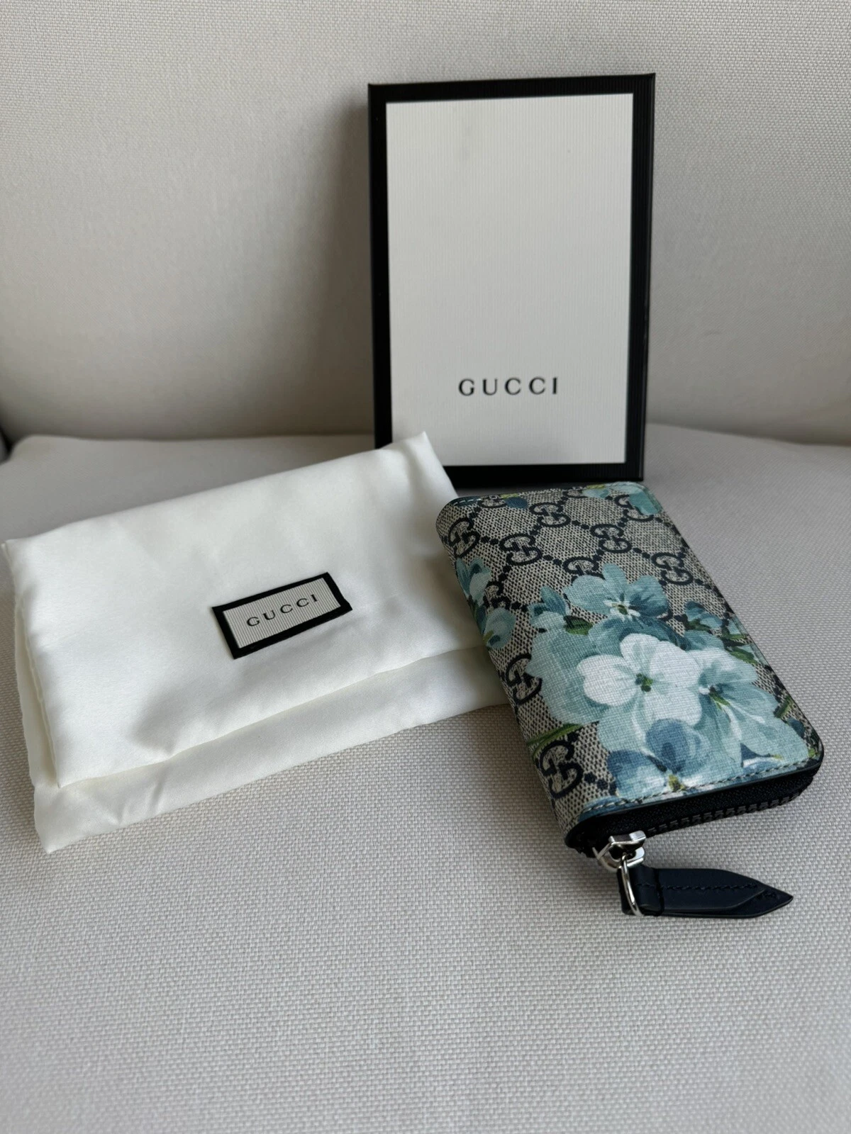 Portefeuille porte cartes GG Supreme Monogram Blooms zippé autour