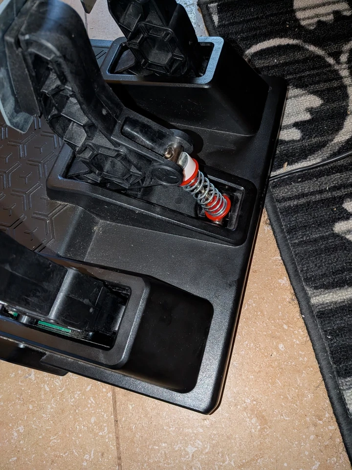 Thrustmaster T3PM Pedali per PC, PlayStation 4, PlayStation 5, Xbox One, Xbox S - Immagine 2 di 3