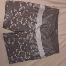 Vineyard Vines Men Swim Trunks Floral Camo Striped Drawstring Size 36 comfort