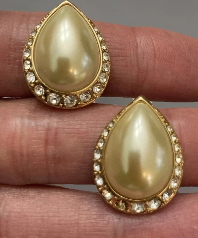 Pendientes Swarovski Tono Oro Perla y Cristal Logo Cisne Falta Una Piedra Foto 3 de 4