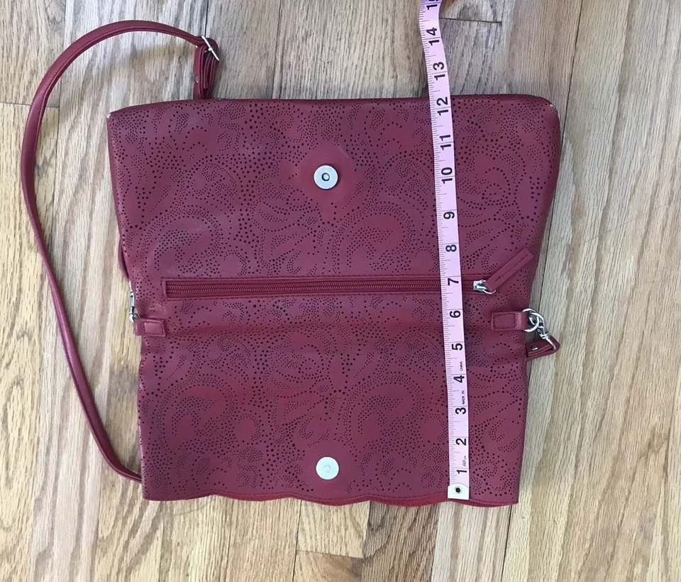 Bolsa tote BUCO vermelha escura floral couro vegano clutch recortada em excelente estado usado - Imagem 3 de 4