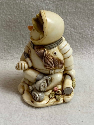 Harmony Kingdom Trinket Box - Astronaut/Space Snowman - 'Blue Moon' - Picture 3 of 7