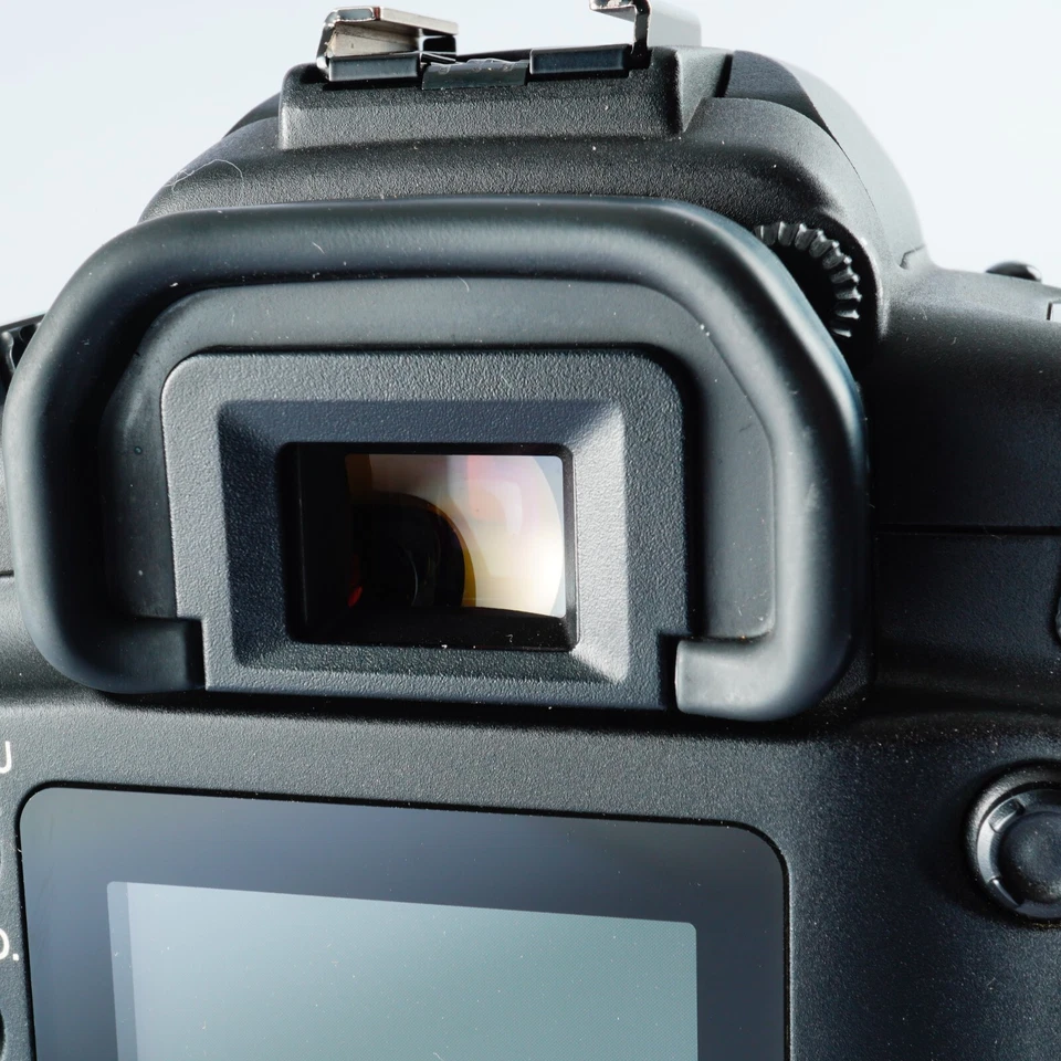 EX+5 Canon EOS 20D w/EF-S 18-55mm F3.5-5.6 II USM Lens , BG-E2 , BGM-E2 JAPAN - Image 4 of 4