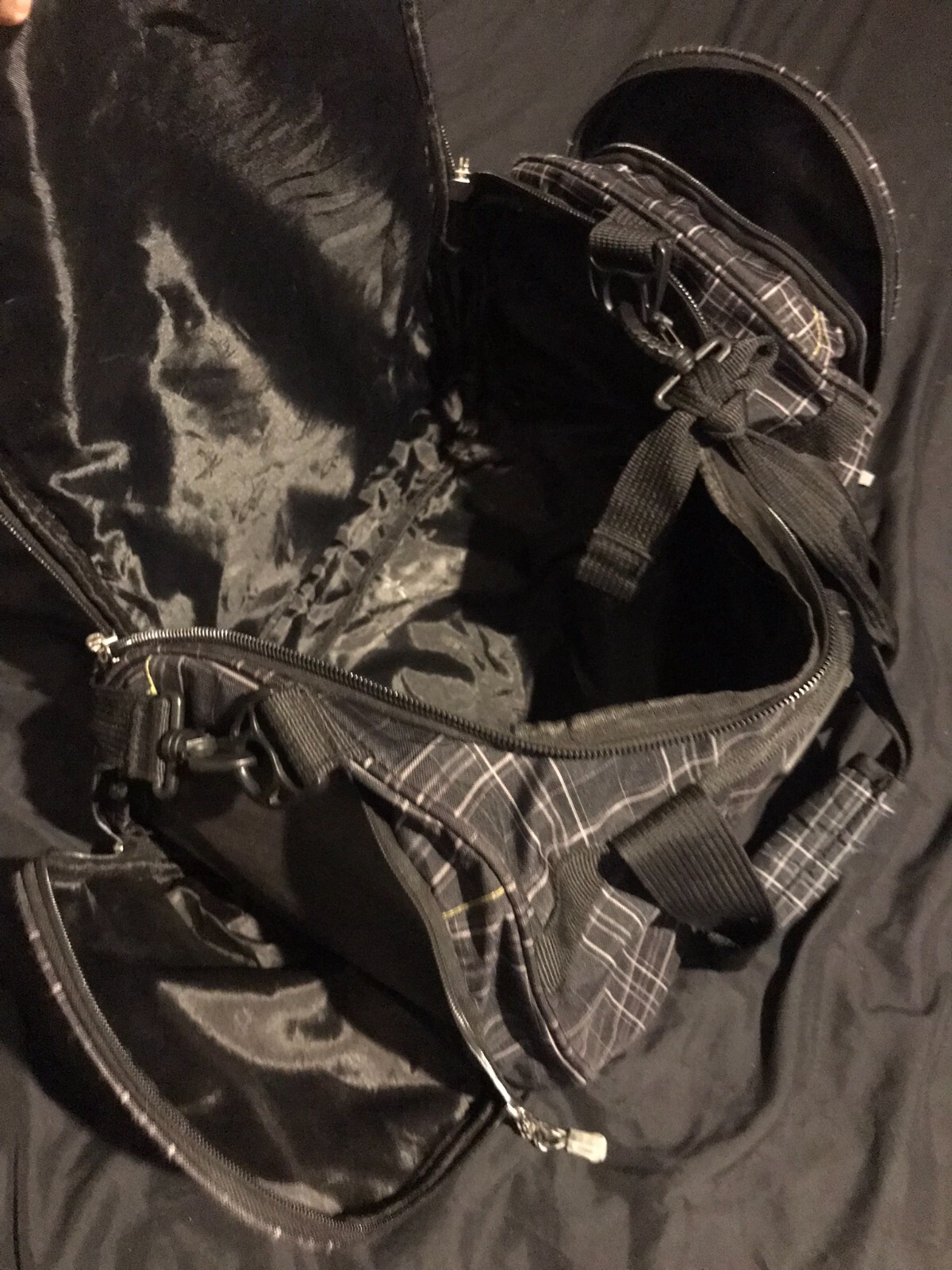 California Pak Plaid Traveling Duffle Bag/Luggage