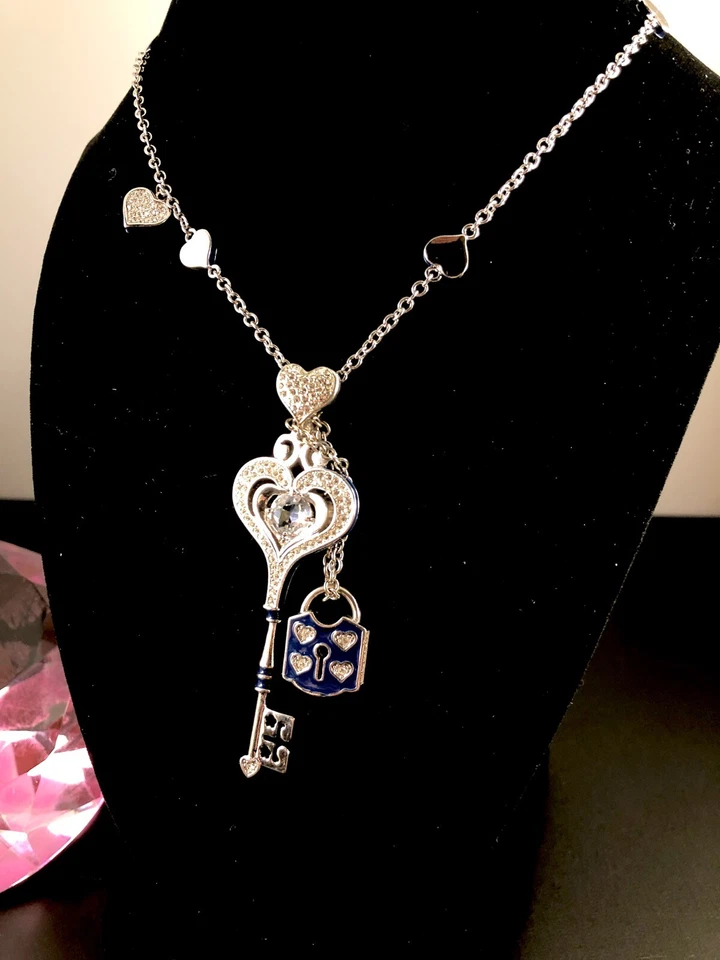 LAUREN G. ADAMS CHAPADO EN RODIO CIRCONITA AZUL ESMALTE DIVERTIDO CORAZÓN LLAVE COLLAR COLGANTE Foto 3 de 4