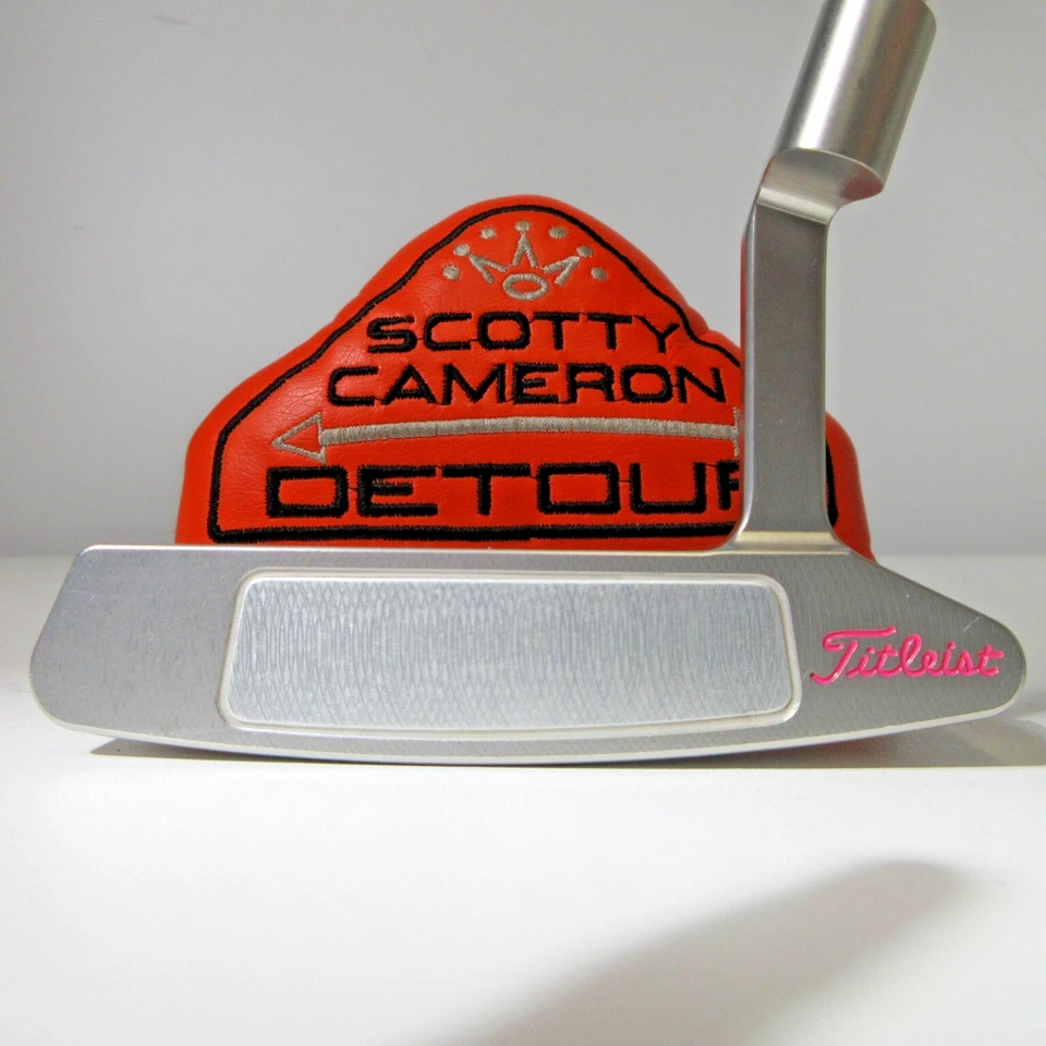 Scotty Cameron Detour Newport 2 Putter RH with Headcover 33" Custom pink finish - Image 2 of 4