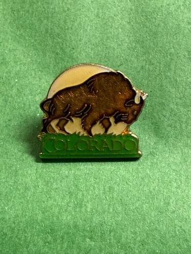 VNTG Iconic Buffalo Colorado Travel Souvenir Lapel Pin Metal Enamel Silicon