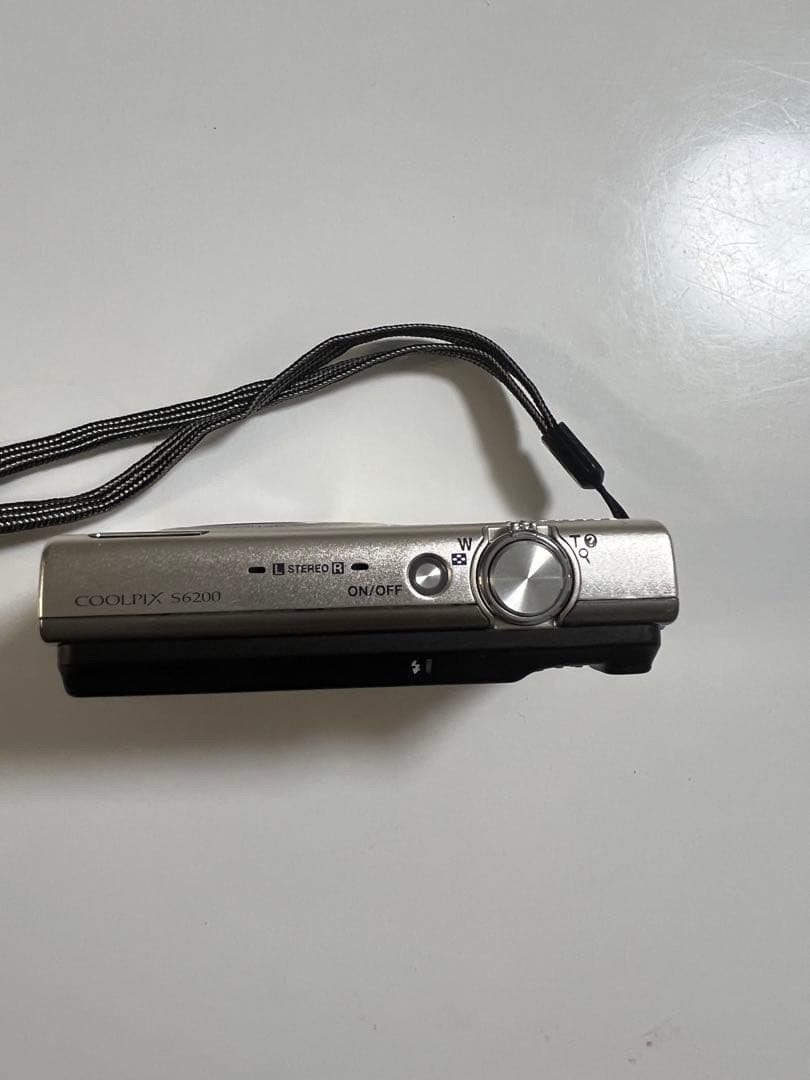 Nikon COOLPIX S6200 Silver 16.0MP 10x Digital Camera used item