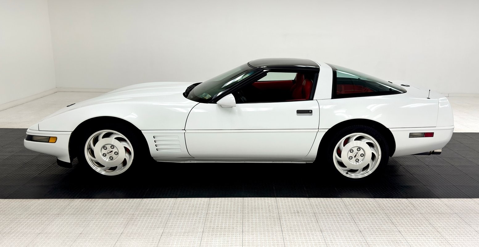 1994 Arctic White Chevrolet Corvette   | C4 Corvette Photo 2