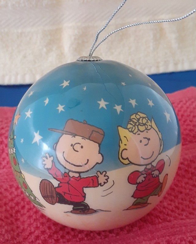 Peanuts A Charlie Brown Christmas Snoopy Woodstock Round Hanging Ornament