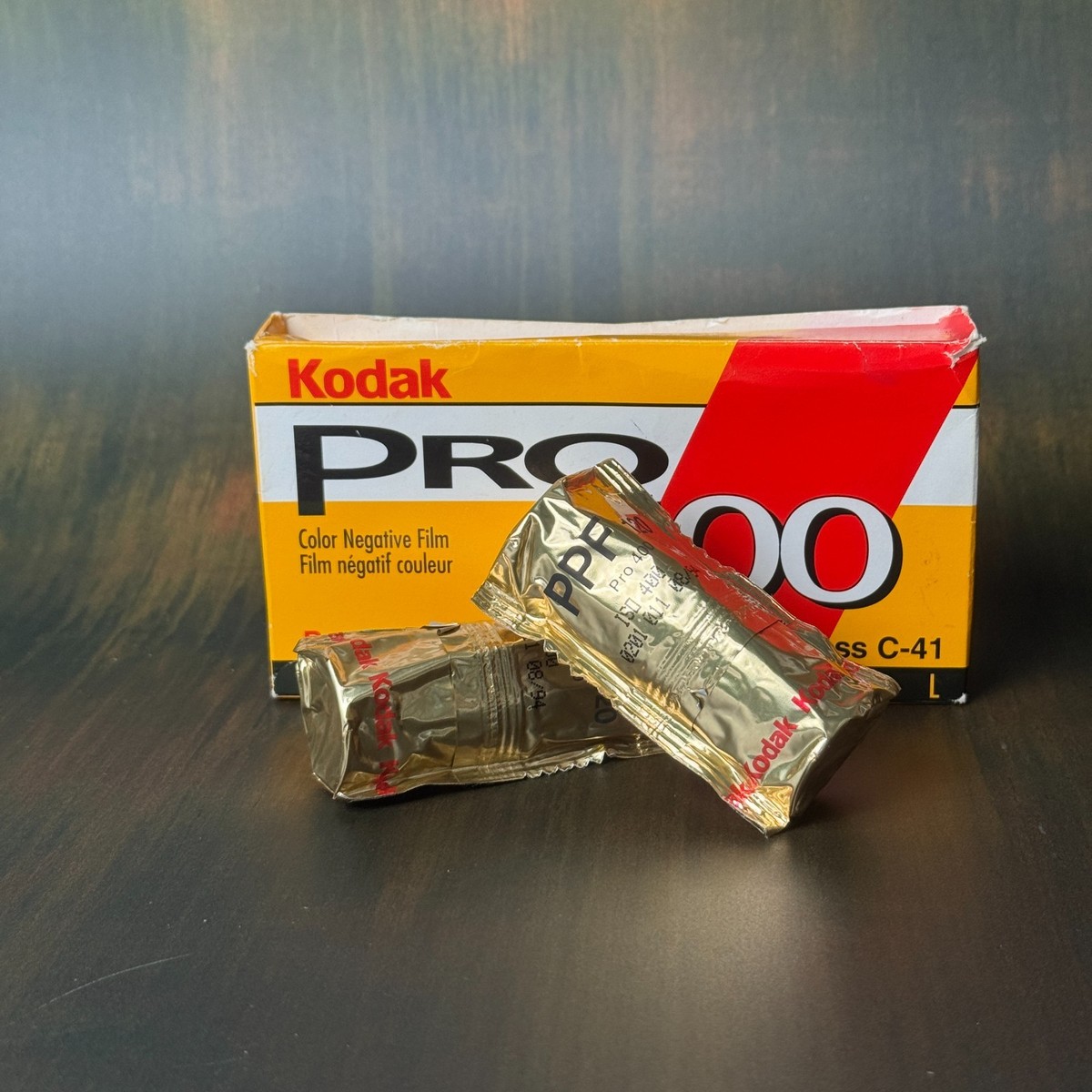 VTG. Kodak Pro 400- 120 Format 2 rolls in original box . Film