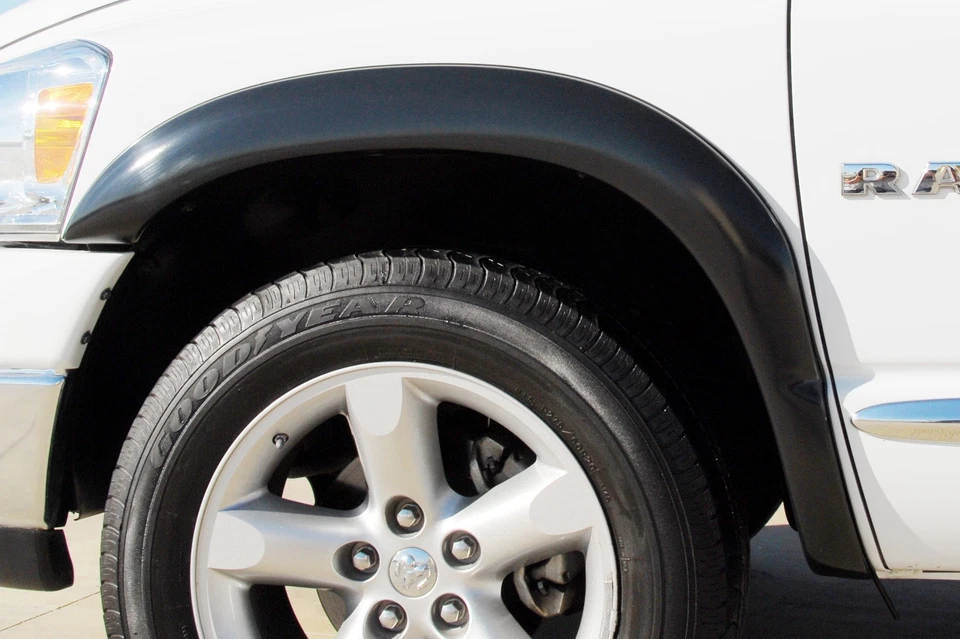 Juego de llamaradas de guardabarros estilo deportivo Lund SX203SA para 02-09 Ram 1500 Ram 2500 Ram 3500 Foto 3 de 4