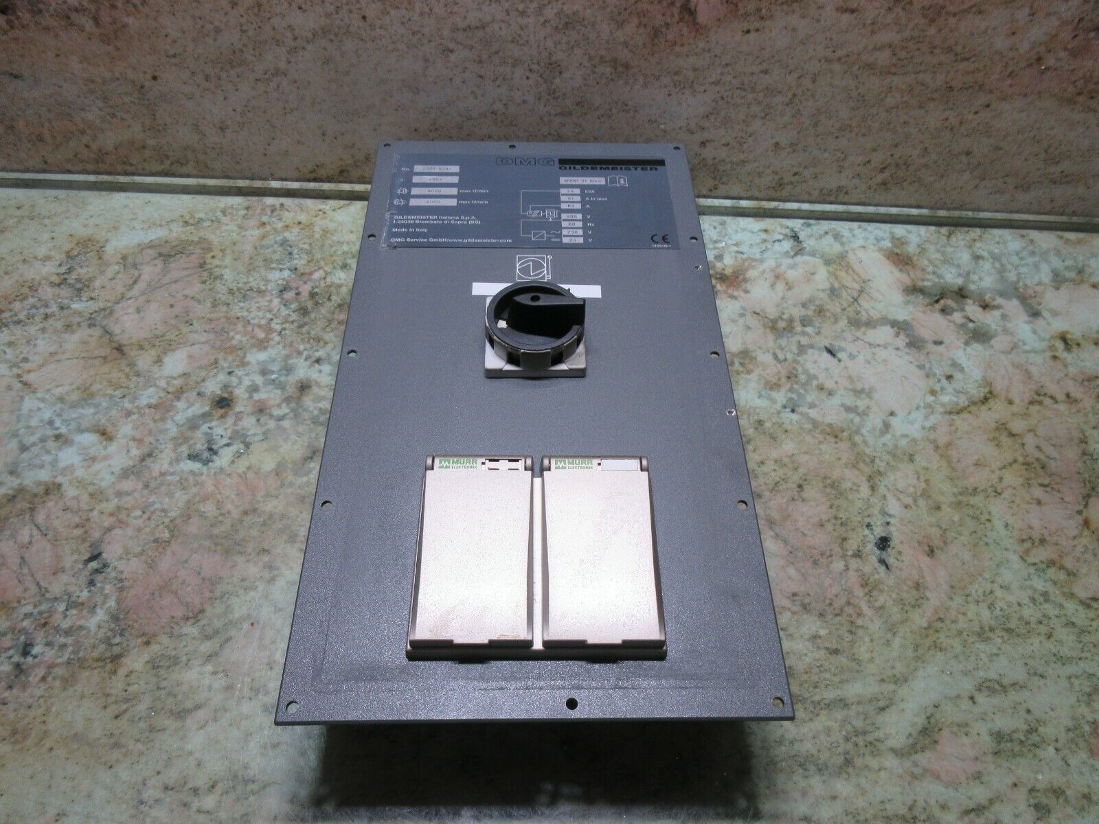 Foto 1 di 9