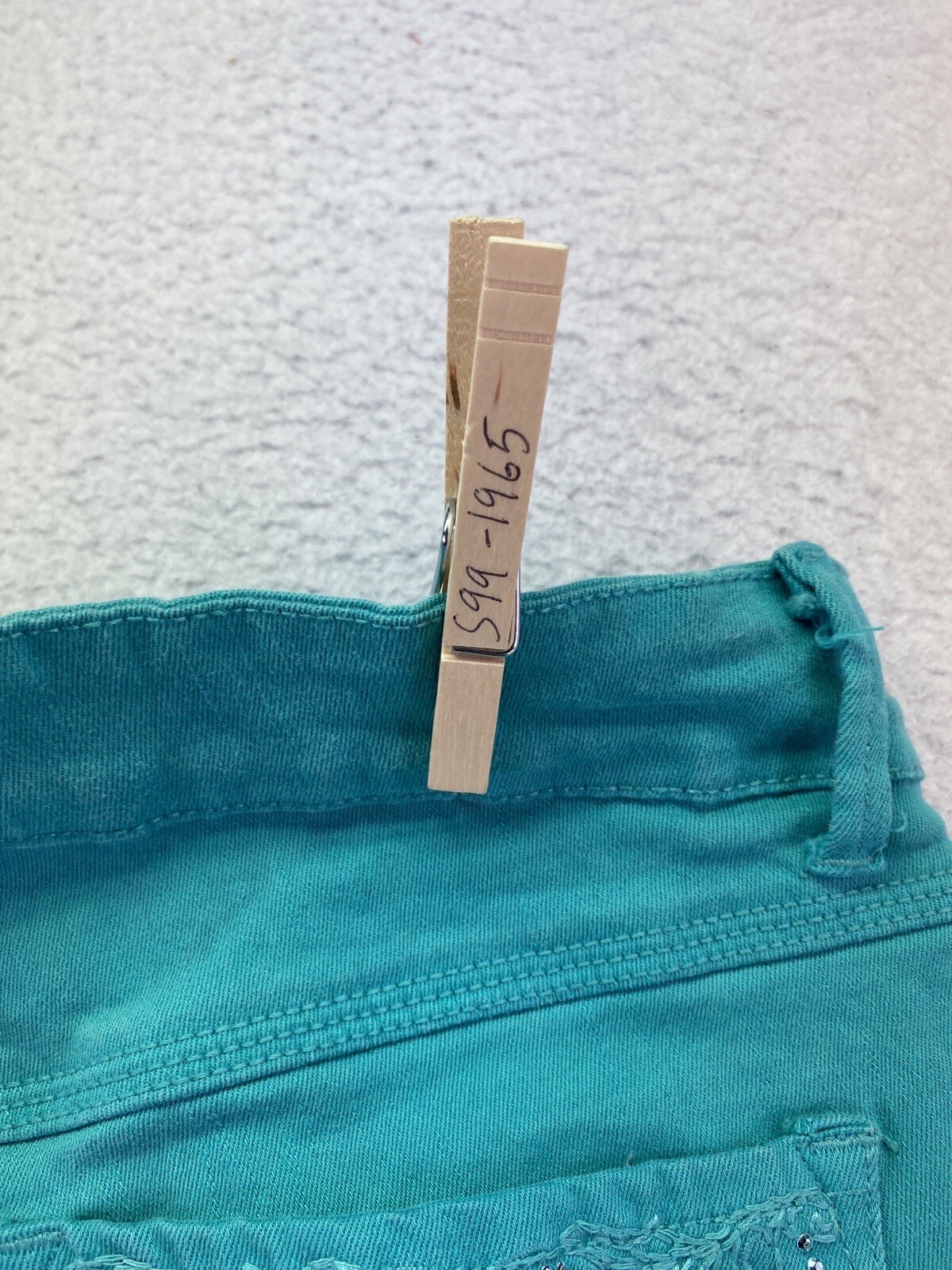 Gloria Vanderbilt Womens Size 8 Teal Mid Rise Jordyn Denim Jean Capri