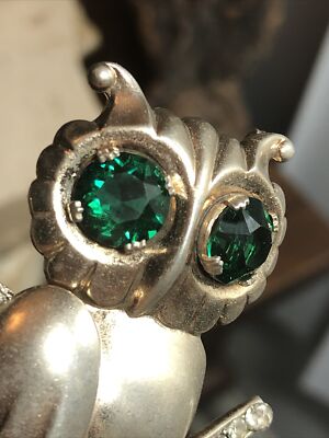 Gyn&Joy Golden Tone Owl Brooch Pin With Emerald Green Crystals - Cute Bird Jewelry Accessory