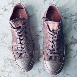 converse monochrome pink