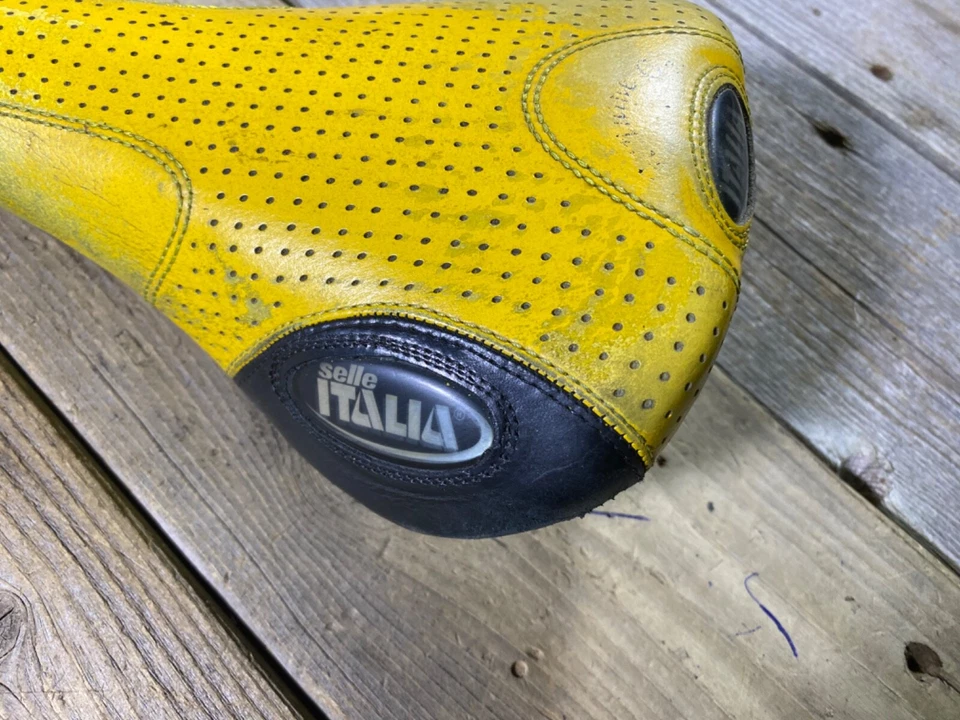 Sillín de ciclismo Selle Italia amarillo USADO Foto 4 de 4