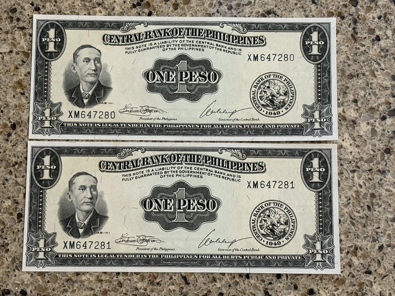 Lot of (2) ⭐️CONSECUTIVE UNCIRCULATED⭐️ 1949 PHILIPPINES 1 Peso Banknotes