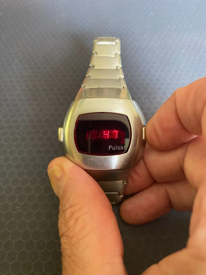 MONTRE WATCH HOMME LED ROUGE HAMILTON PULSAR P3 ACIER STAILESS STEEL VINTAGE 70 - Photo 3/4