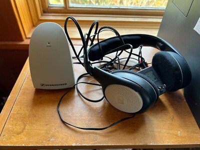 Sennheiser Wireless Headphones HDR 100 With Base System And Wires