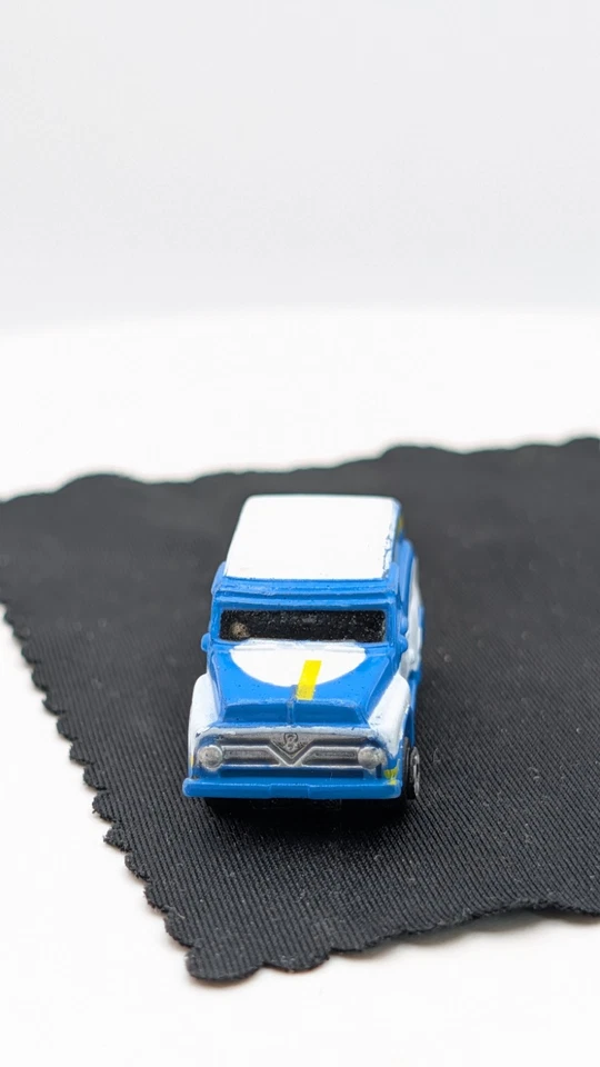 RARE Micro Machines Blue Ford Panel Truck 1994 Hot Deals Bonus Car - Image 2 of 4