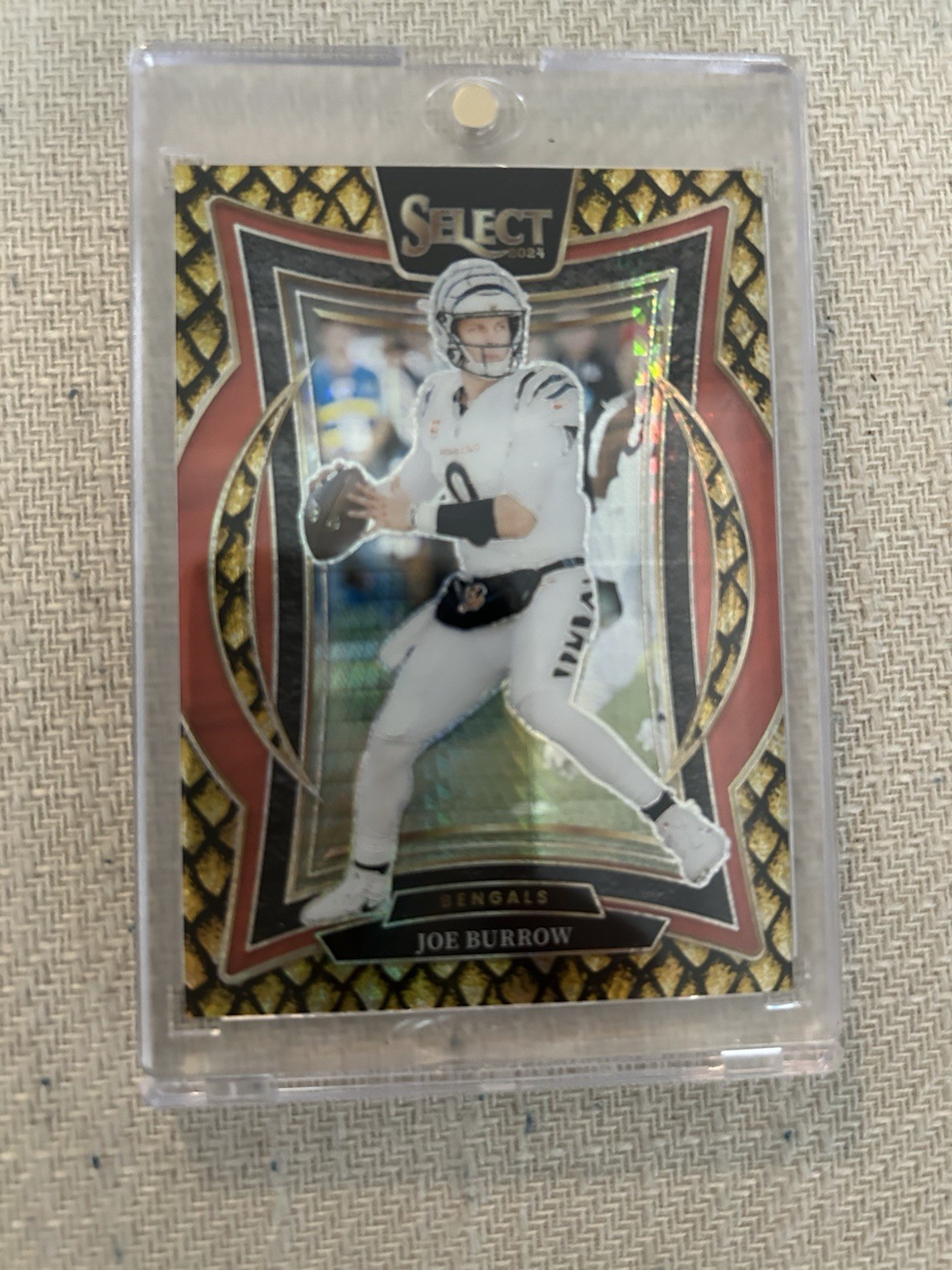 2024 Panini Select - Concourse Joe Burrow #39 GOLD Dragon Scale Prizm /10