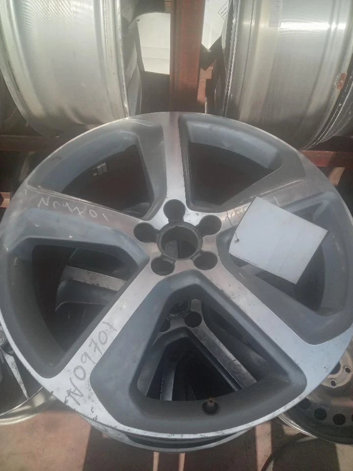 Used Wheel fits: 2014 Audi Q5 19x8 5 spoke arm spoke Grade A - Image 3 of 4