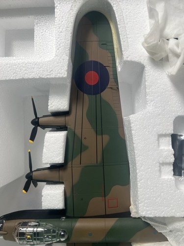 Corgi Aviation Archive 1:72 Avro Lancaster R5868/"PO-S 467 Squadron AA32601 - Picture 8 of 20