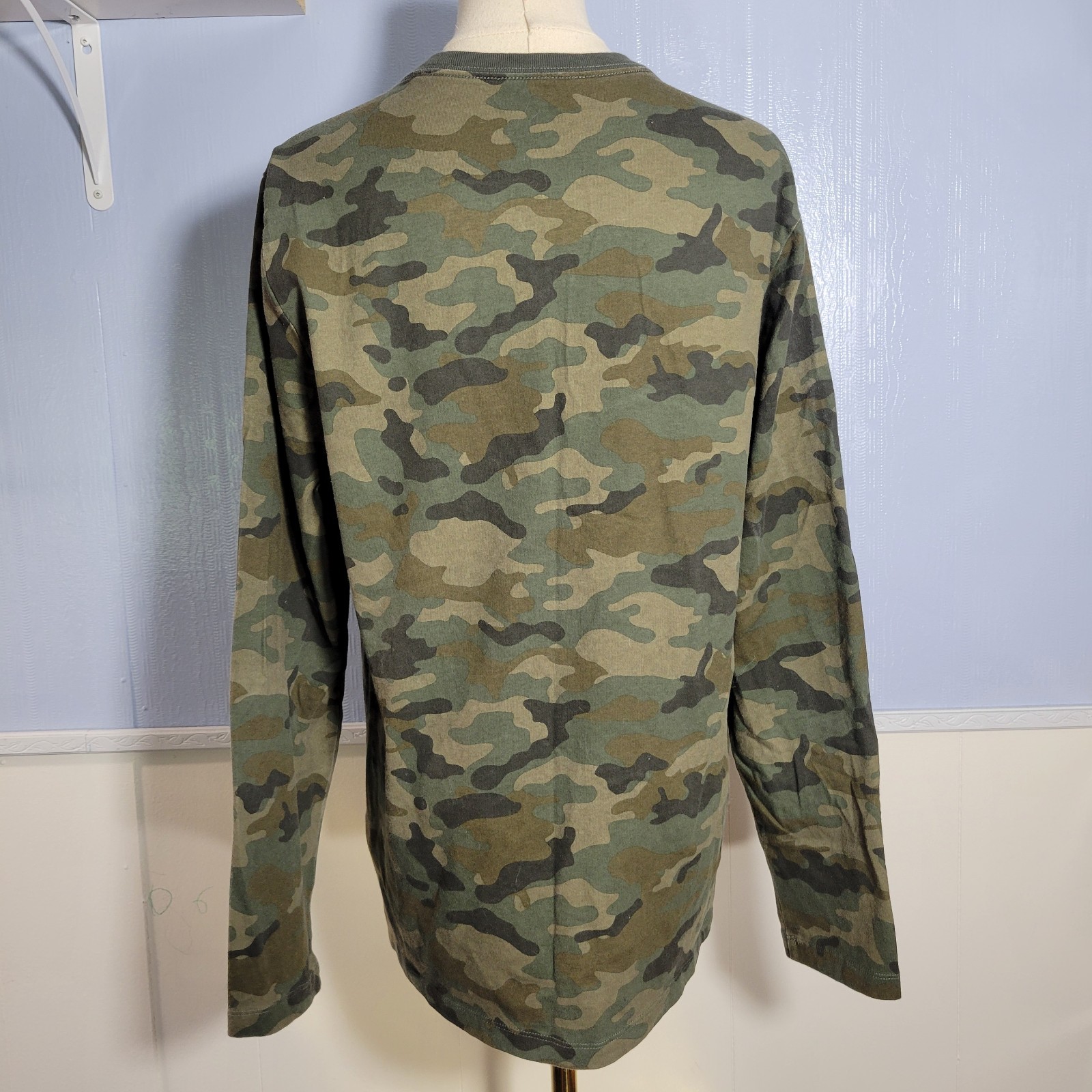 Amazon Essentials Medium Slim Classic Camo Crewne… - image 6