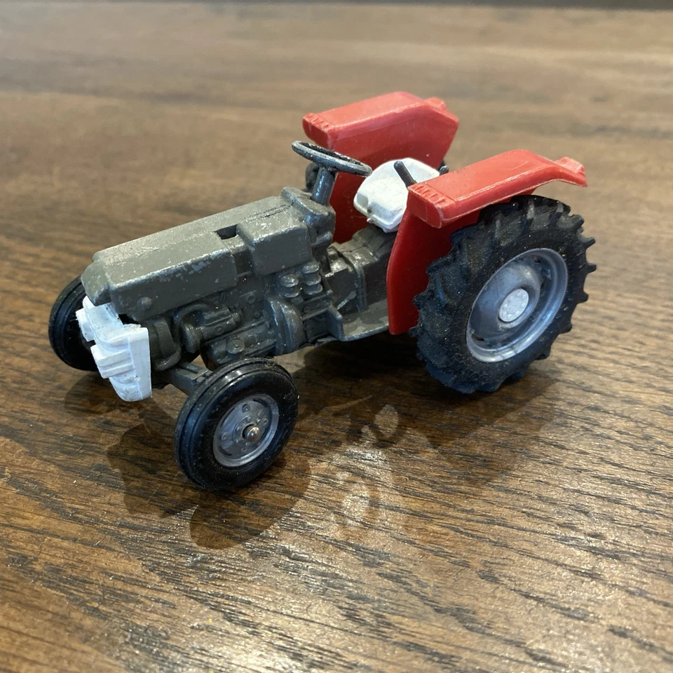 BRITAINS FARM TOYS Vintage Massey Ferguson 135 Tractor #204 - image 3 of 4