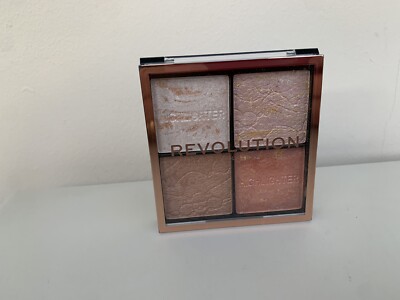 Makeup Revolution Cheek Kit - 2 Highlighter & 2 Bronzer 2,4g TAKE A BREATHER