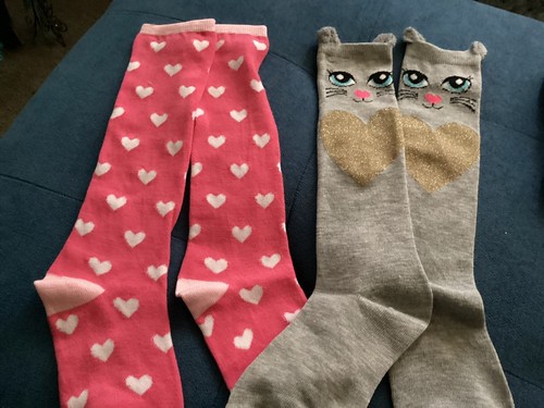 Two Pr Of Child’s Kitten And Heart Socks. Size Med. - Picture 5 of 6