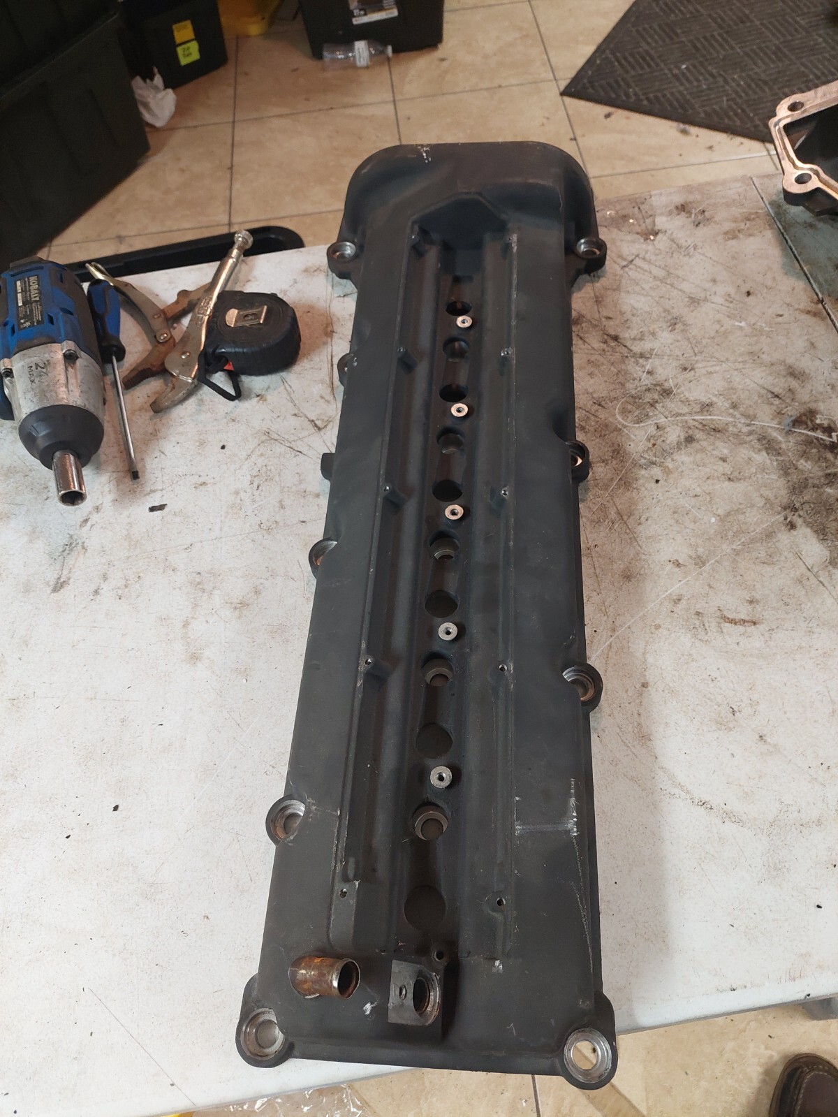 ASTON MARTIN DB9 2006 5.9 V12 ROCKER CAM COVER 4G4E6582AC/BC