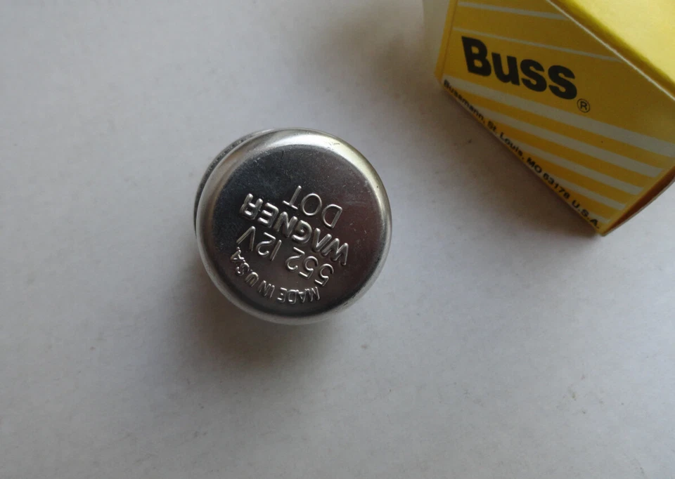 Lot of 17, Bussmann 552 Flasher Buss Wagner DOT Rounder 12v 2 Prong  Foto 4 de 4