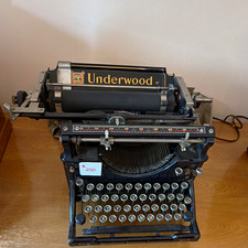 Underwood Vintage Manual Steel Typewriter with Case - Classic Underwood Style thumbnail